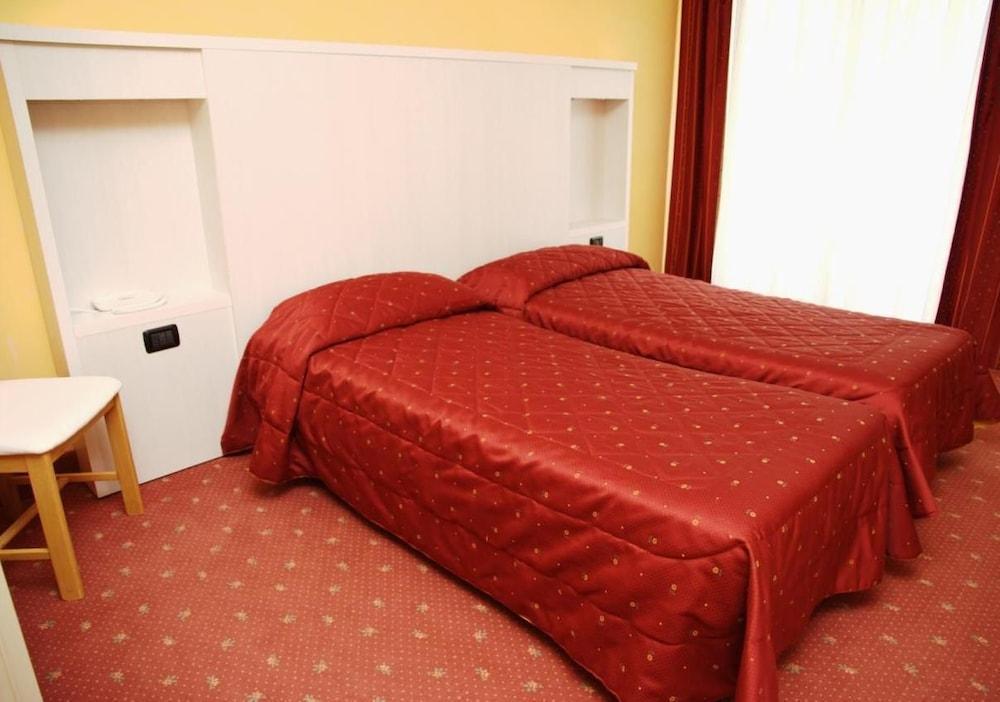 Hotel Bavaria Levico Terme Eksteriør billede